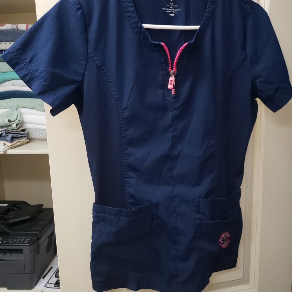 Koi Lite Navy Scrub set